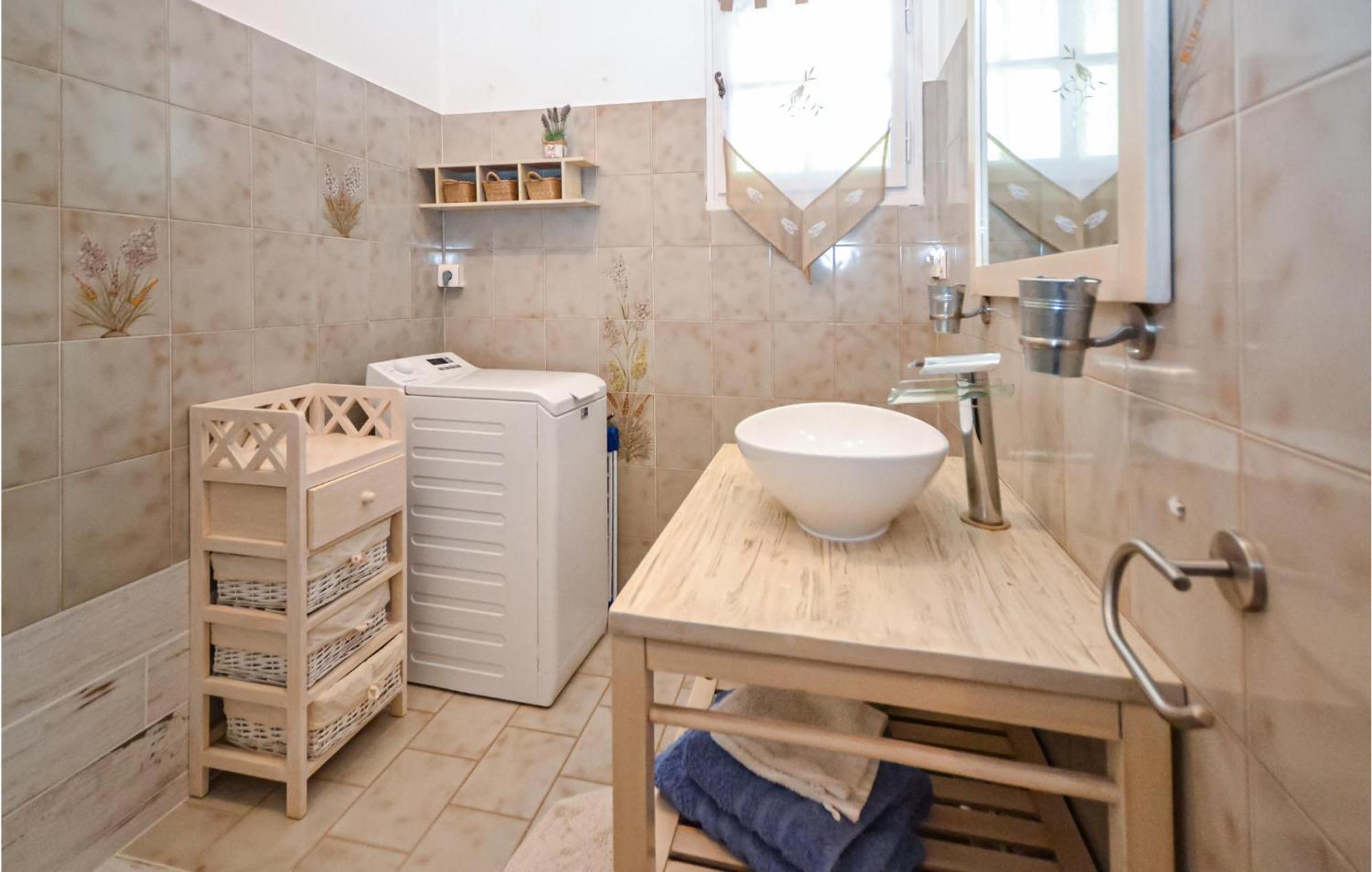 1 Bedroom Pet Friendly Home In Entrechaux Экстерьер фото