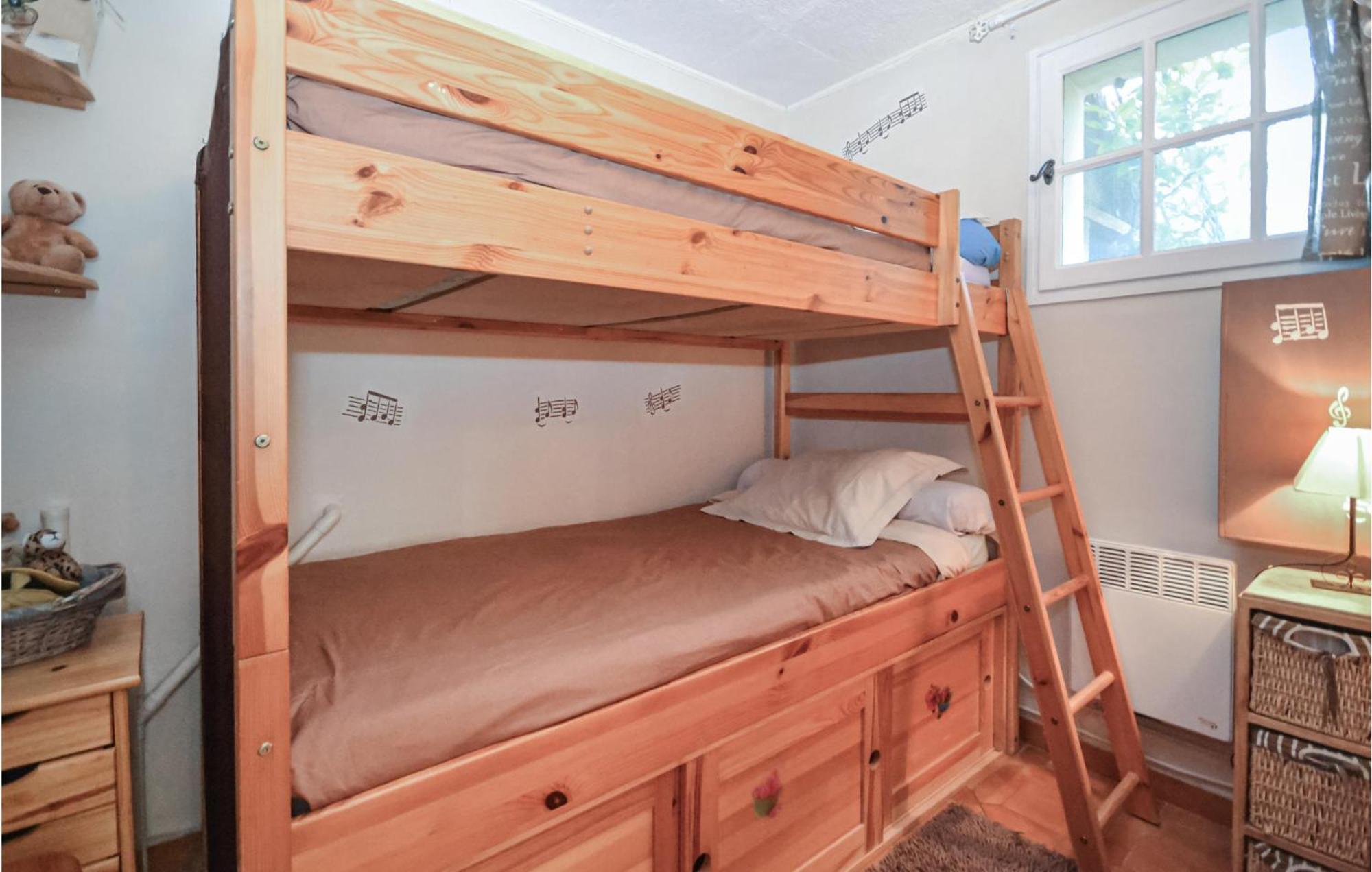 1 Bedroom Pet Friendly Home In Entrechaux Номер фото
